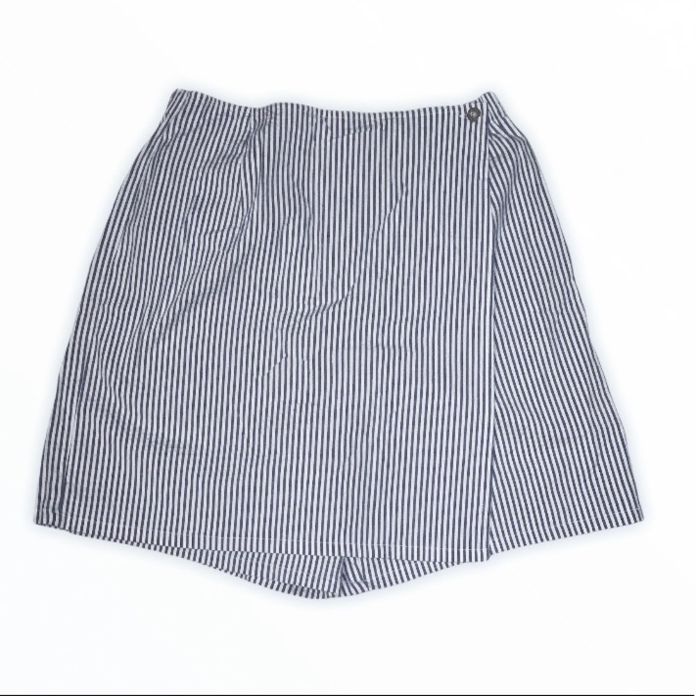 Denim & Co. blue and white striped skort size M